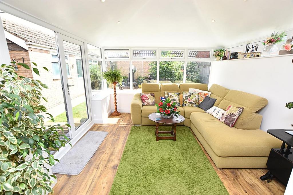 Snug/rear sitting room