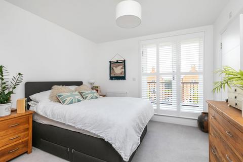 5 Venta Drive, Winchester, SO22 6FS