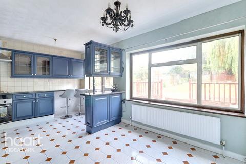 3 bedroom semi-detached house for sale, Seymer Road, Marshalls Park, Romford, RM1