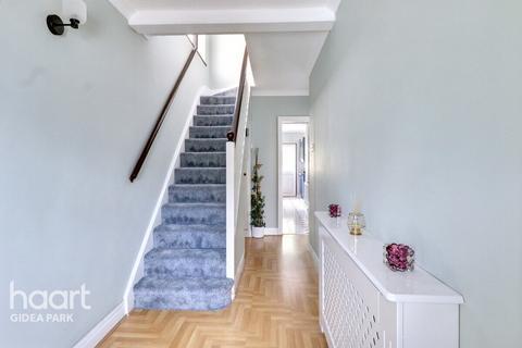 3 bedroom semi-detached house for sale, Seymer Road, Marshalls Park, RM1 4LB
