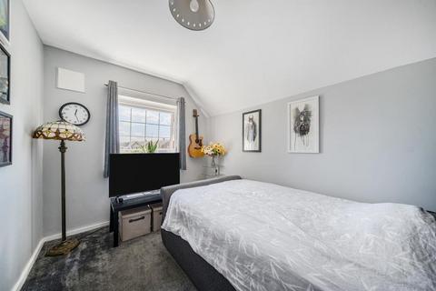 61 Nursery Road, Sunbury-on-thames, TW16 6LN