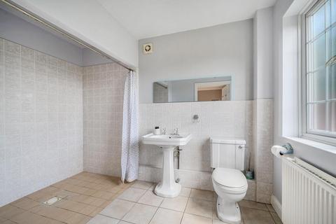 61 Nursery Road, Sunbury-on-thames, TW16 6LN