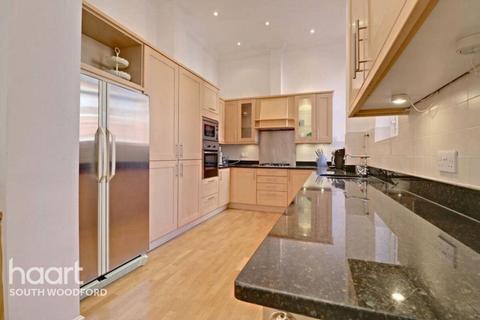 3 bedroom apartment for sale, Repton Park, Woodford Green