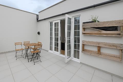 2 bedroom apartment for sale, Sylvester Path, London, Hackney