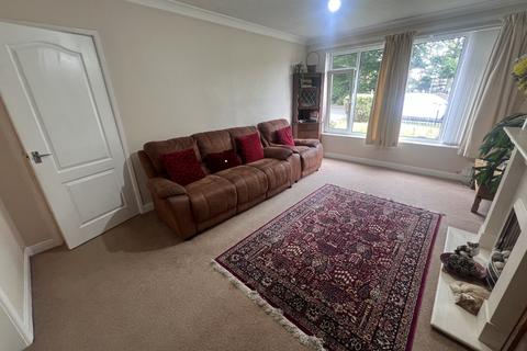 3 bedroom semi-detached house to rent, Greycourt Close, Bradford BD10