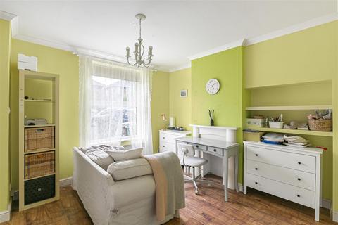 18 Whitland Road, Carshalton, SM5 1QS