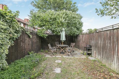 18 Whitland Road, Carshalton, SM5 1QS