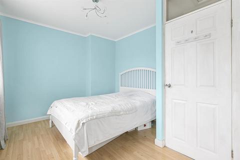 18 Whitland Road, Carshalton, SM5 1QS