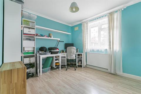 18 Whitland Road, Carshalton, SM5 1QS
