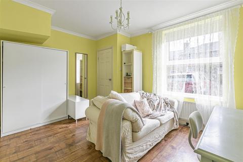 18 Whitland Road, Carshalton, SM5 1QS