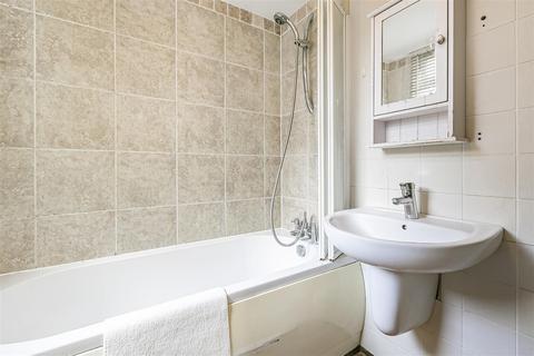 18 Whitland Road, Carshalton, SM5 1QS