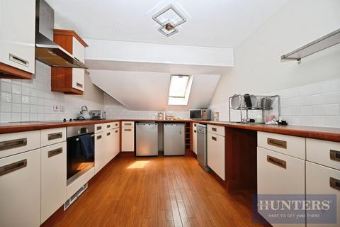 3 bedroom apartment to rent, Navigation Drive, Bradford