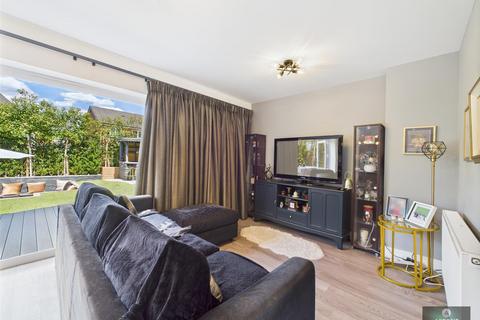 5 bedroom detached house for sale, Maynard Street, Copthorne RH10