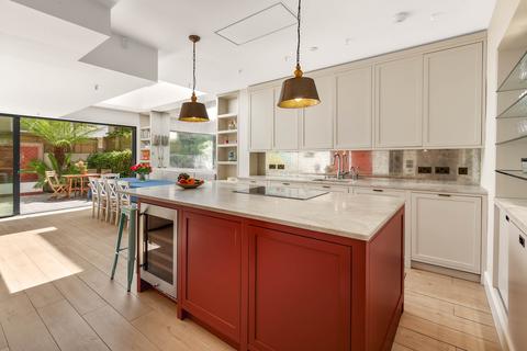 18 Cope Place, London, W8 6AA