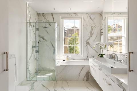 18 Cope Place, London, W8 6AA
