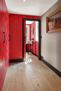 18 Cope Place, London, W8 6AA