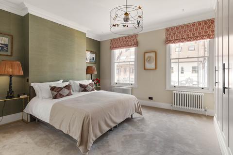 18 Cope Place, London, W8 6AA