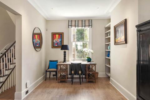 18 Cope Place, London, W8 6AA