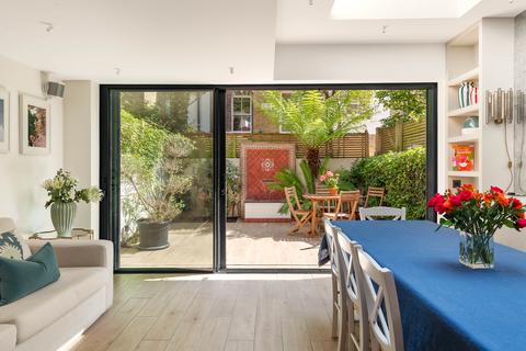 18 Cope Place, London, W8 6AA