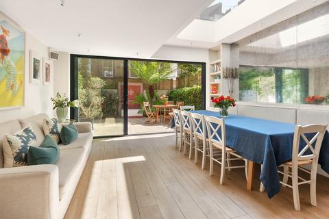18 Cope Place, London, W8 6AA