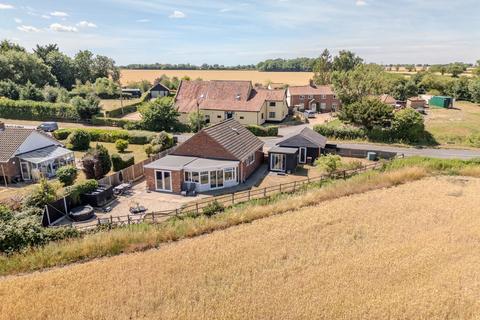 3 bedroom detached bungalow for sale, The Turnpike, Norwich NR16