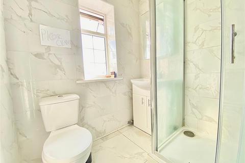 1 bedroom in a house share to rent, Merlin Crescent, Edgware