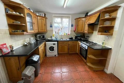 1 bedroom in a house share to rent, Merlin Crescent, Edgware
