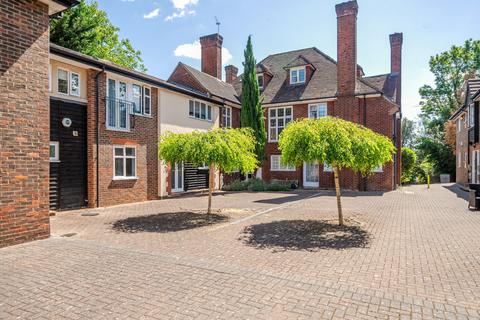 2 bedroom maisonette for sale, Denbridge Road, Bickley, Kent, BR1