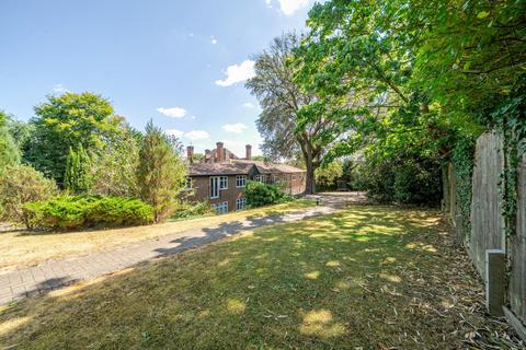 2 bedroom maisonette for sale, Denbridge Road, Bickley, Kent, BR1