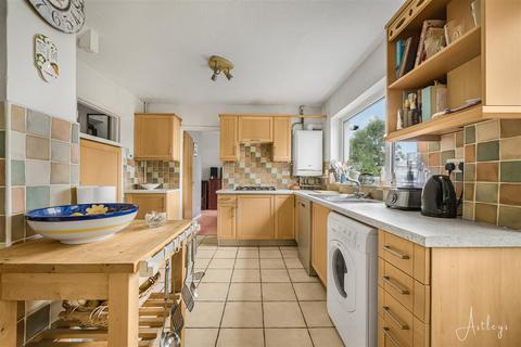 4 bedroom detached house for sale, Eastland Close, West Cross, Swansea