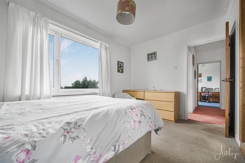 4 bedroom detached house for sale, Eastland Close, West Cross, Swansea