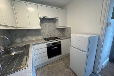 1 bedroom flat to rent, City Road,  Winchester, Redecorated