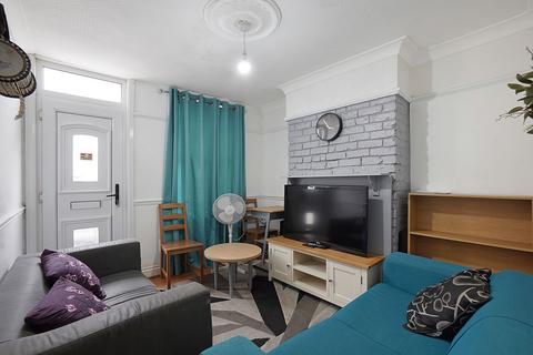 123 Castle Road, Chatham, ME4 5HY
