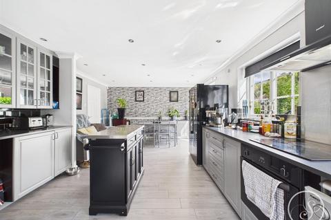 4 bedroom detached house for sale, Dovedale Gardens, Leeds
