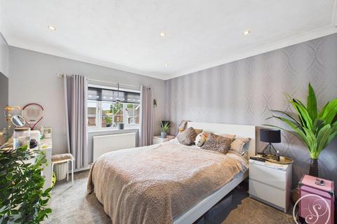 4 bedroom detached house for sale, Dovedale Gardens, Leeds