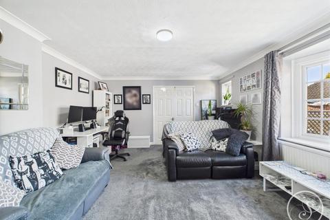 4 bedroom detached house for sale, Dovedale Gardens, Leeds