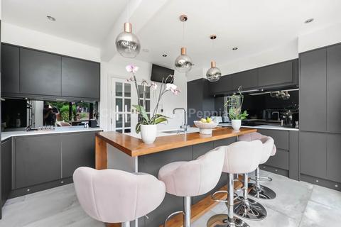 undefined, Chase Road, Southgate, N14