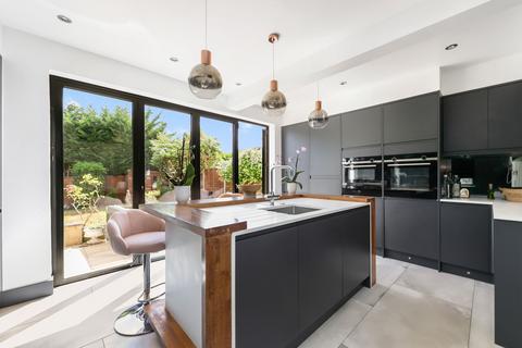 4 bedroom detached house for sale, Chase Road, London, N14