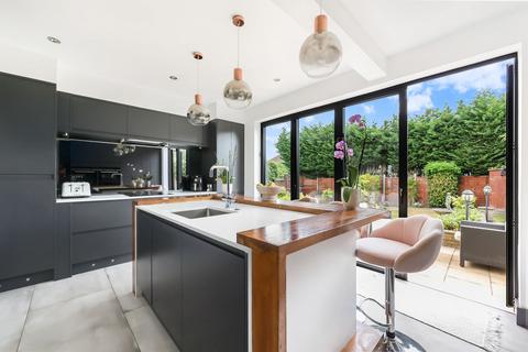 4 bedroom detached house for sale, Chase Road, London, N14