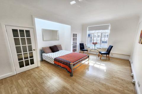Studio to rent, Hallam Street, Marylebone, London, W1W