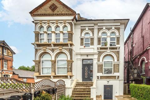 Studio to rent, Lampton Road, Hounslow TW3