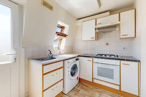 3 bedroom apartment for sale, Stonegrove, Edgware, Middlesex, HA8 7SX