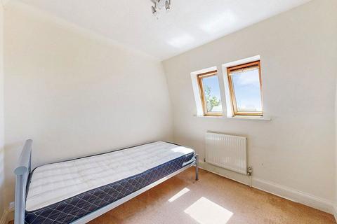 3 bedroom apartment for sale, Stonegrove, Edgware, Middlesex, HA8 7SX