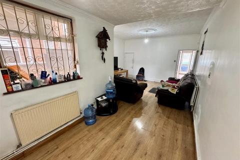 3 bedroom terraced house for sale, Doncaster Road, Leicester LE4