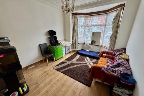 3 bedroom terraced house for sale, Doncaster Road, Leicester LE4