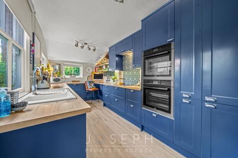 64 Kitchener Road, Ipswich, IP1 4DT