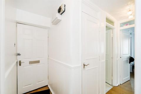 2 bedroom apartment for sale, Mandeville Court, Chingford