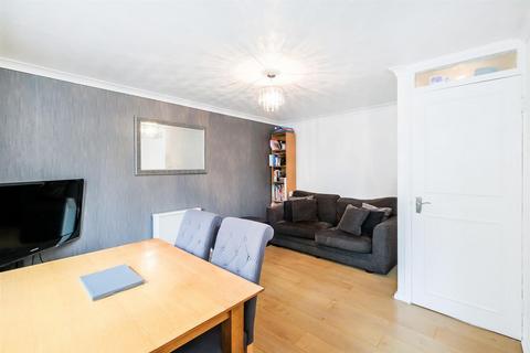 2 bedroom apartment for sale, Mandeville Court, Chingford