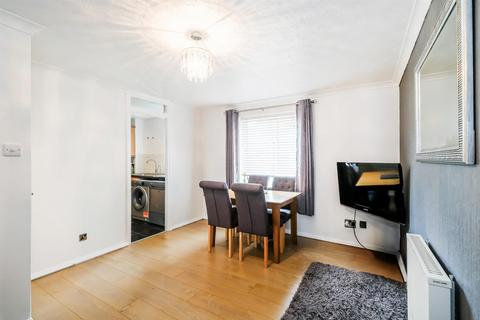 2 bedroom apartment for sale, Mandeville Court, Chingford