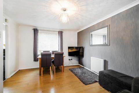 2 bedroom apartment for sale, Mandeville Court, Chingford